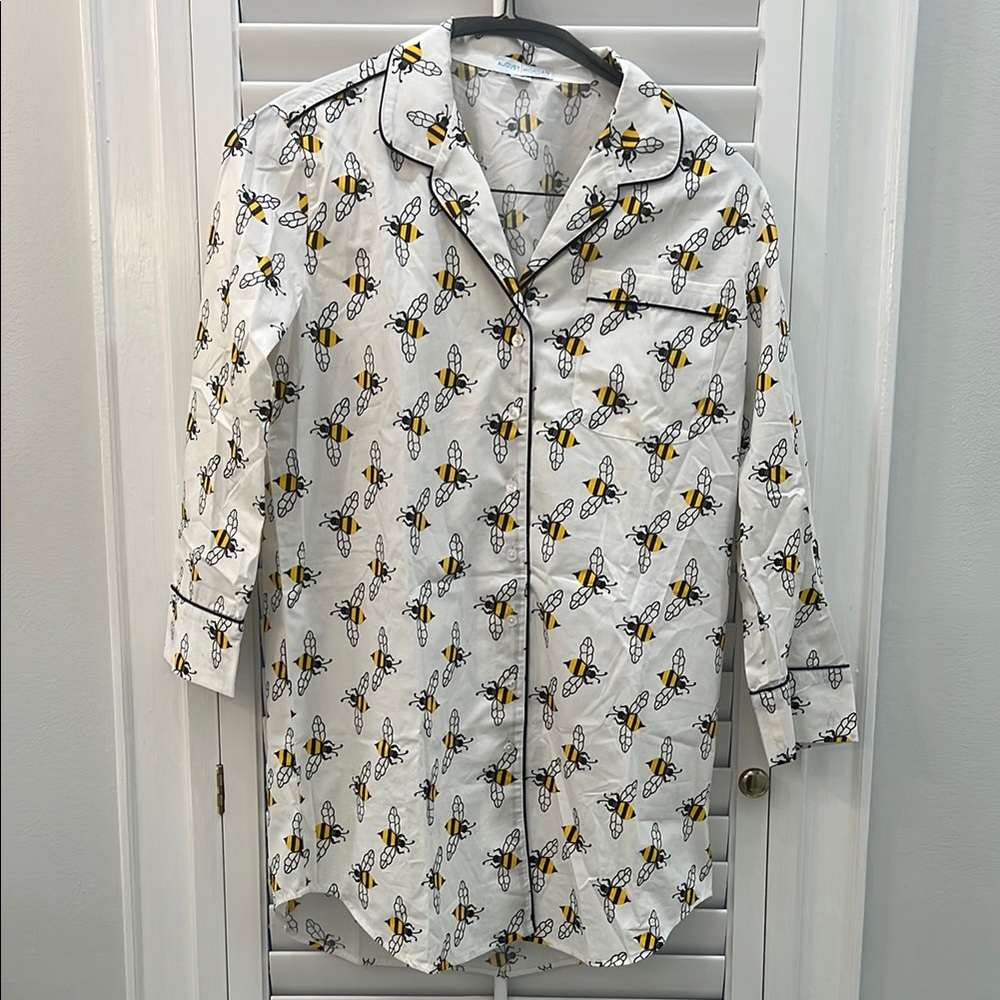 NWOT Bee Button Down Sleep Shirt